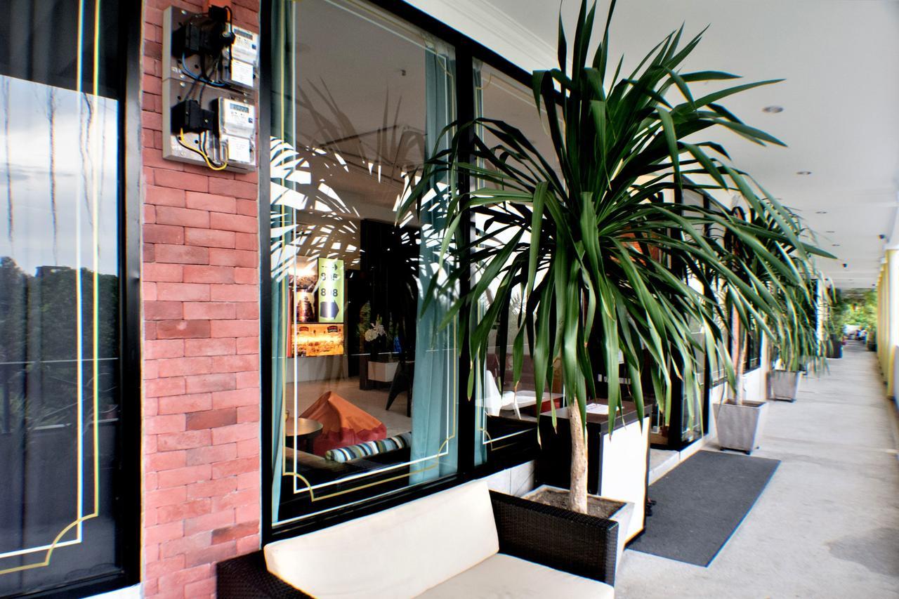 Zen Rooms Eden Parade タンジュンブンガ エクステリア 写真